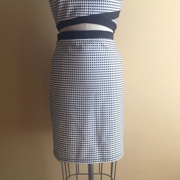 Forever 21 Two Piece Grid Pattern Top Skirt Set - Picture 3 of 7